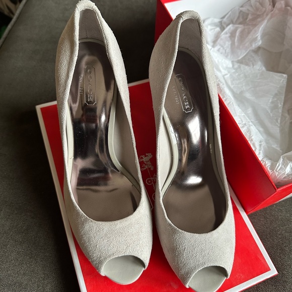 Coach Suede heels - Picture 4 of 11